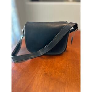 Rare Vintage Coach LEATHERWARE Classic Pouch Shoulder Bag mid-1970s - NYC Made